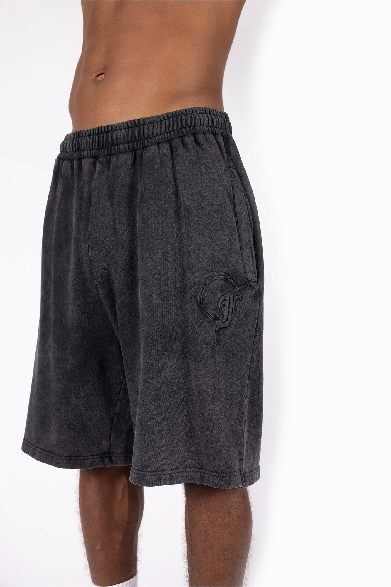 BASIC BLACK WASHED SHORTS