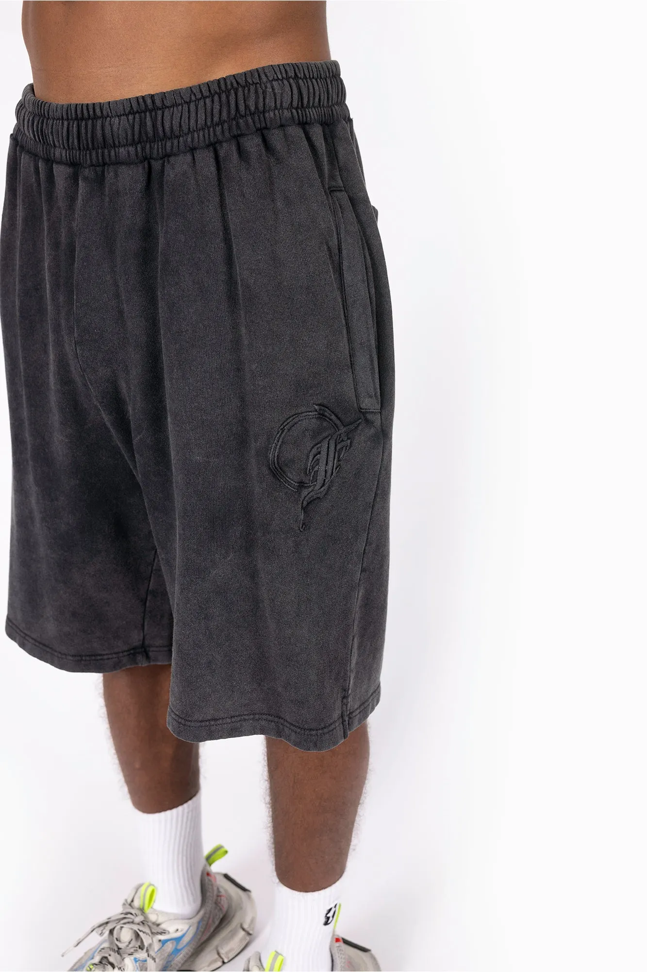 BASIC BLACK WASHED SHORTS