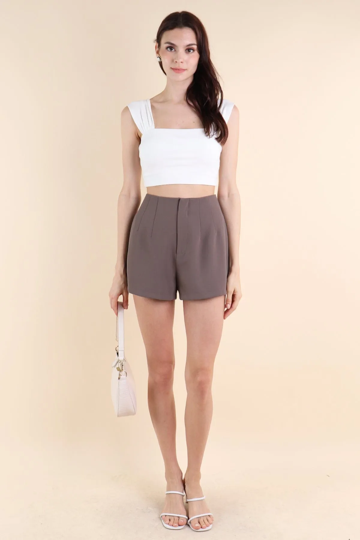 FREDA SEAMLESS BASIC SHORTS IN MUD BROWN