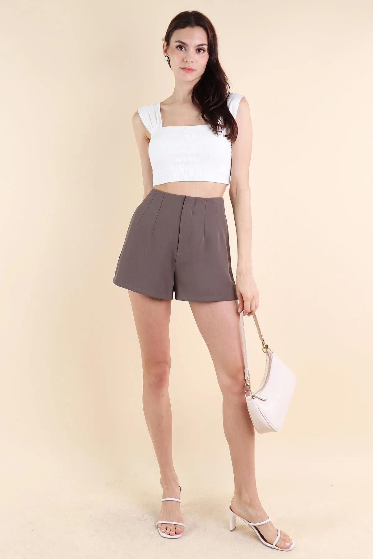 FREDA SEAMLESS BASIC SHORTS IN MUD BROWN