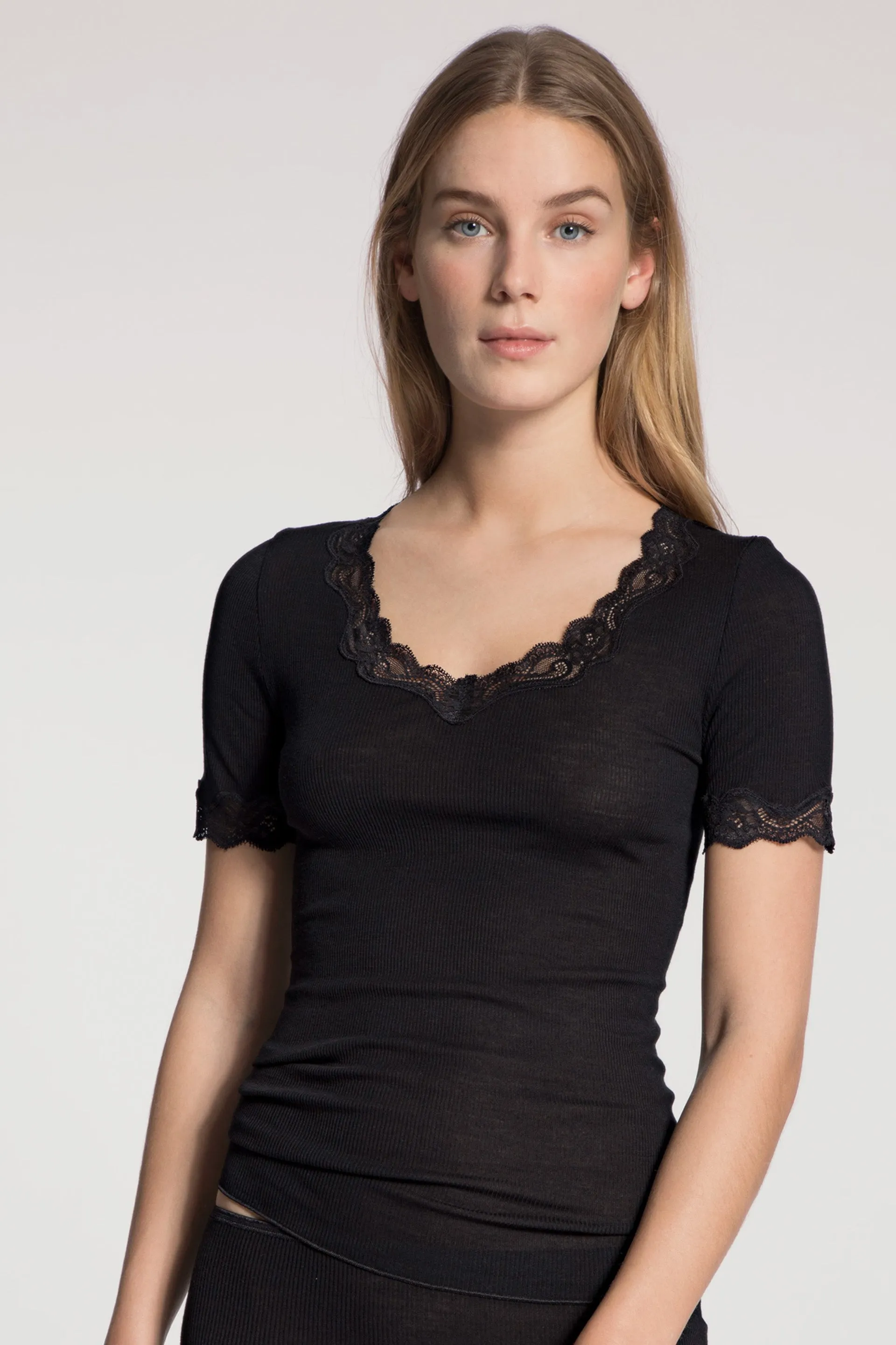 Richesse Lace Shirt Short Sleeve Schwarz