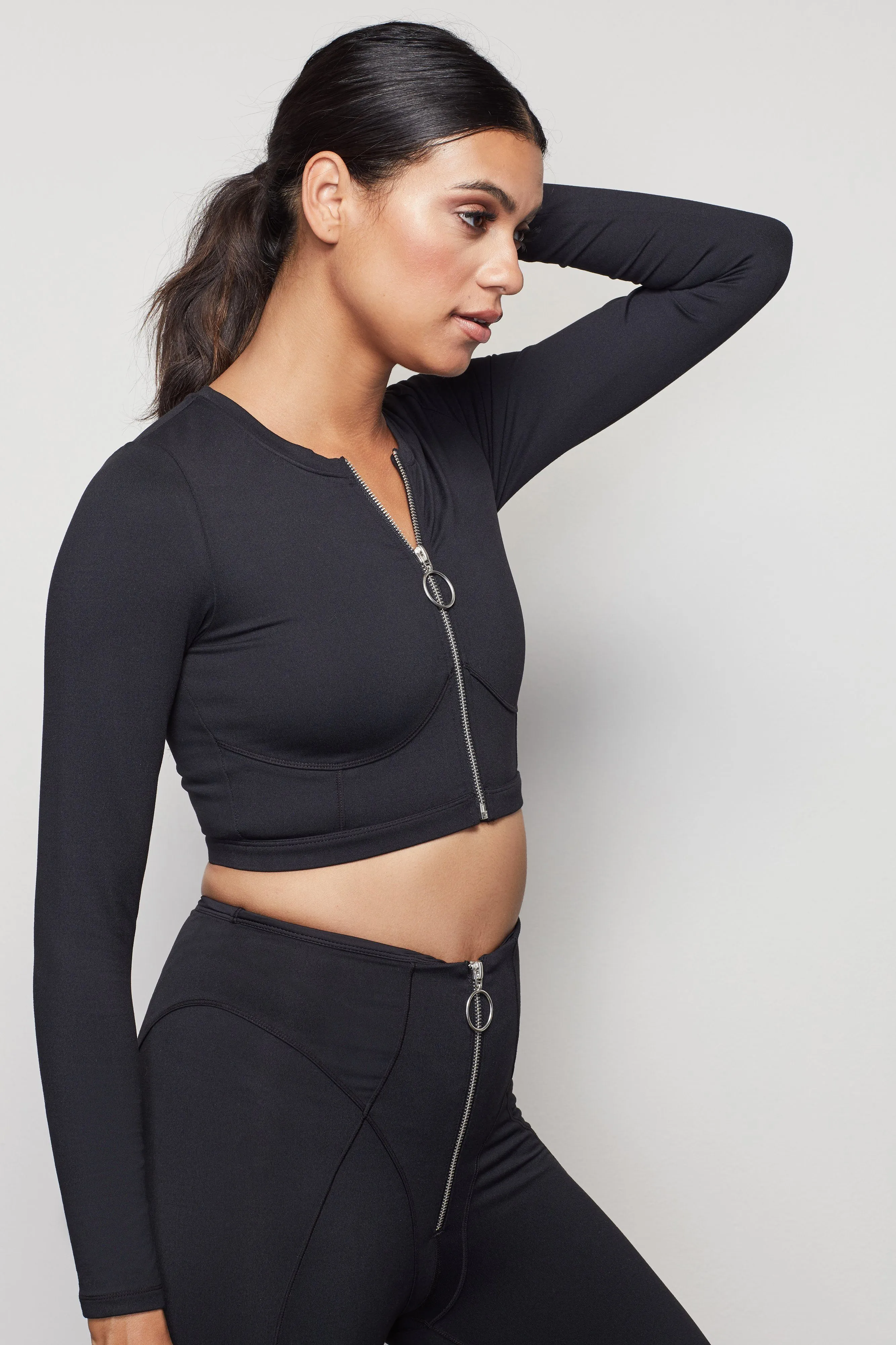 THE WARRIOR ZIP CROP TOP | BLACK001