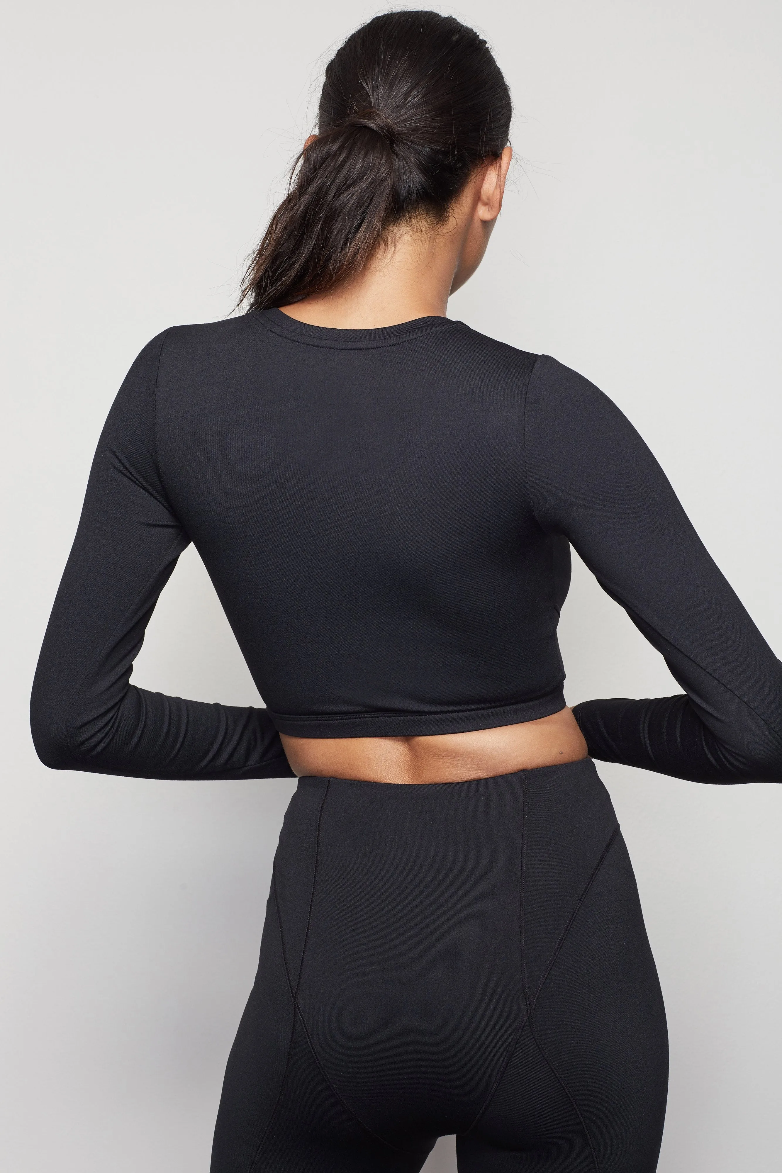 THE WARRIOR ZIP CROP TOP | BLACK001