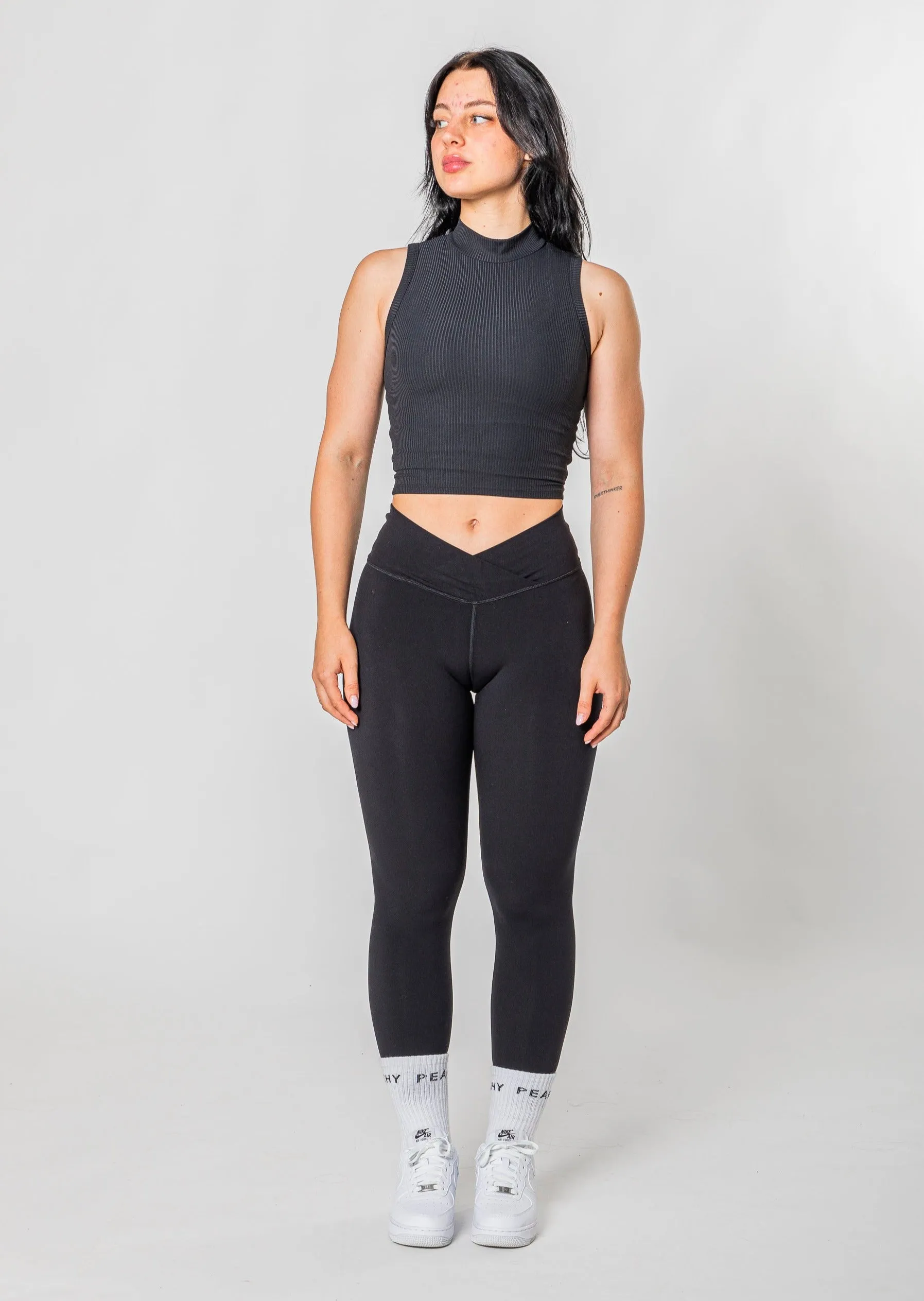 [VORBESTELLUNG] NOBLE Ribbed Crop Top